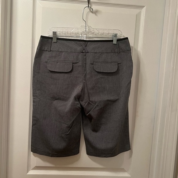 Maurice’s gray, white and black tweed Bermuda shorts size 11/12 - Picture 2 of 5
